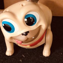 Relive the adventures of Disney Junior’s new hit pre-school series, Puppy Dog Pals with the Rolly Surprise Action Figure! Kids can press Rolly’s back 