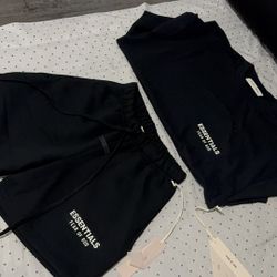 Essentials Shorts 