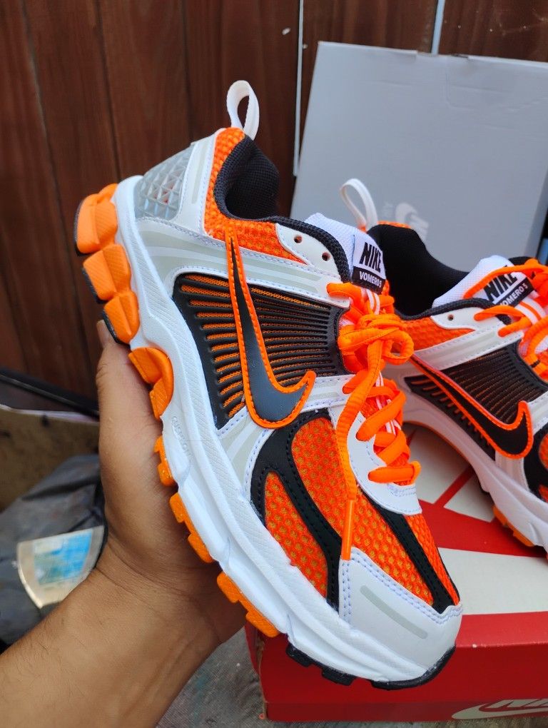 VEMERO 5 SIZE 5.5 Y