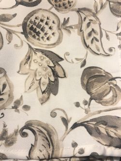 4 Dinner Napkins & 1 88”L table Runner - Fall Themed