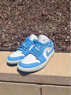 Jordan 1 low UNC women’s size 6.5