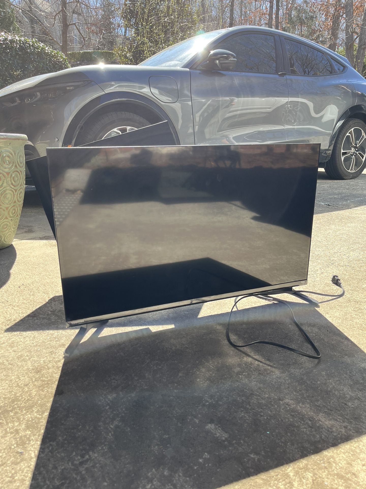 Toshiba - 32" Class V35 Series LED HD Smart Fire TV (2024)