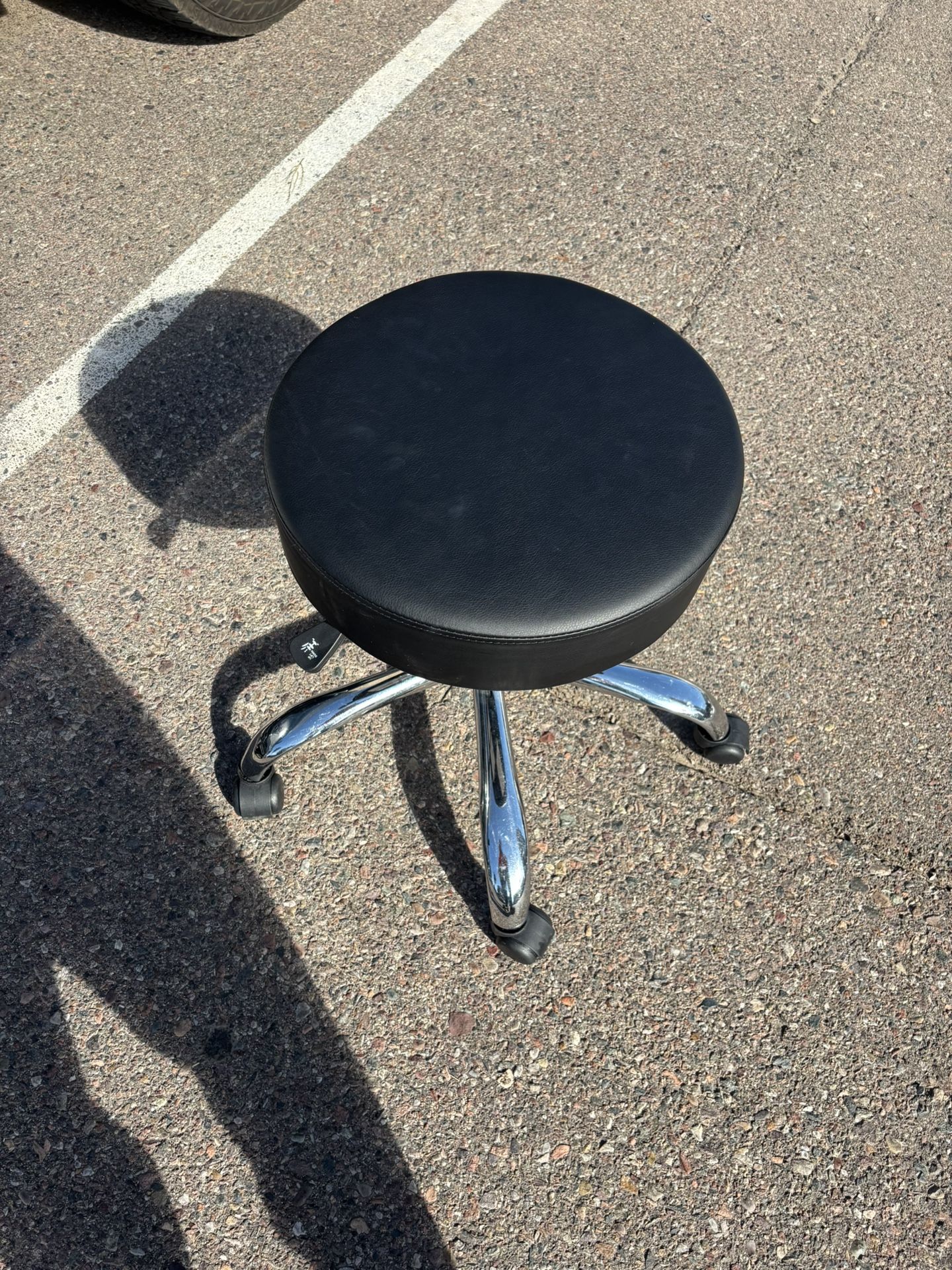 Rolling adjustable stool