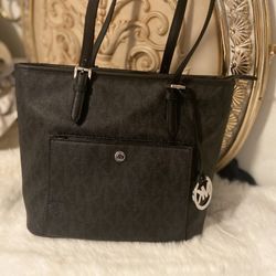 Beautiful Michael Kors Medium Since Tote