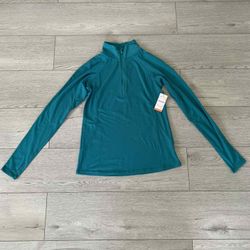 sporty sleeved shirt