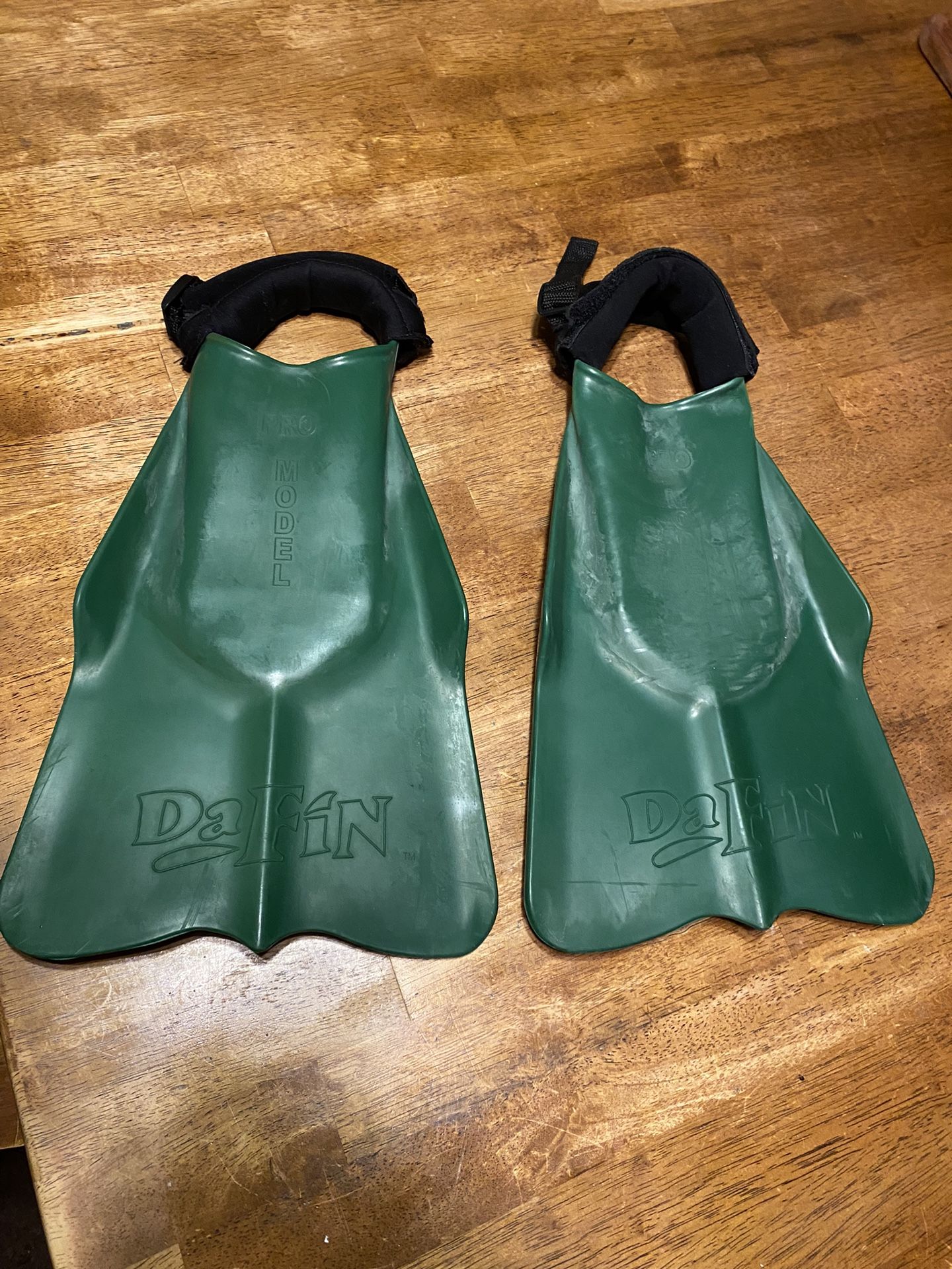 Da Fin Hawaii Adult Swim Fins Size Medium 7/8 with Leashes for Sale in