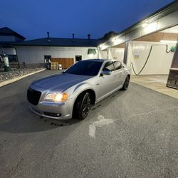 V8 AWD 2014 chrysler 300c