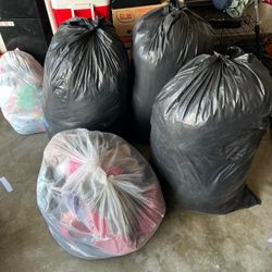 CLOTHING LOT/BUNDLE