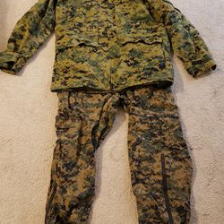 Genuine USMC Goretex Jacket And Pants