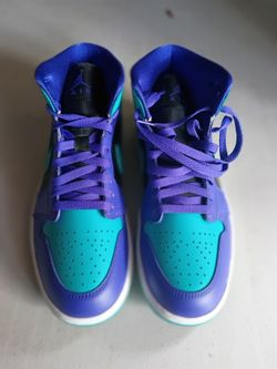 WMNS Air Jordan 1 MID
