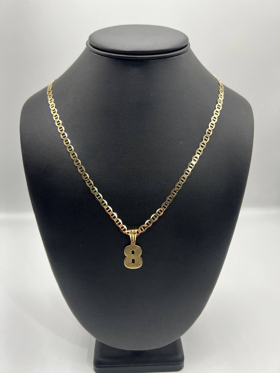 10k solid gold Mariner necklace chain with number "8" pendant made of 10k solid gold