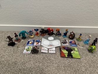 17 Disney Infinity Toy Figures w/10 Power Discs, Portal and Cards
