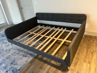 Like new Queen daybed