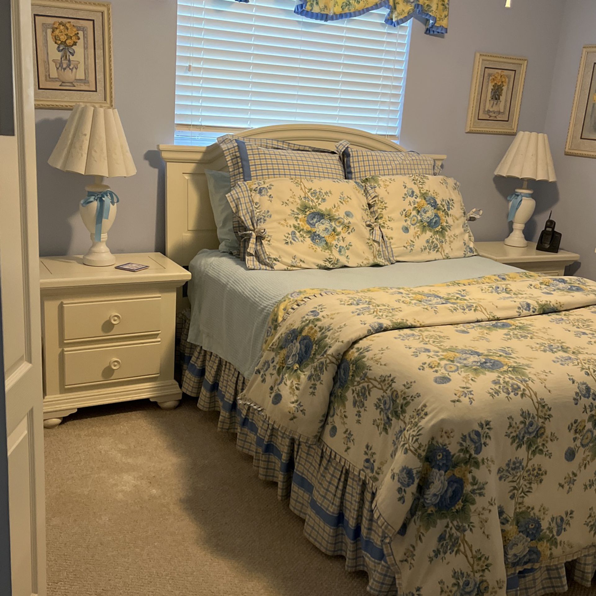 6 Piece White Coastal Bedroom Set 
