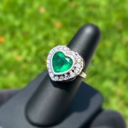 .750 platinum white ring natural Oval Diamond 2.10CTW. Natural Colombian Emerald F2 clarity. ring sz 7.75 with GIA certificate