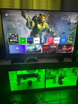 Onn Roku TV 43” and TV stand