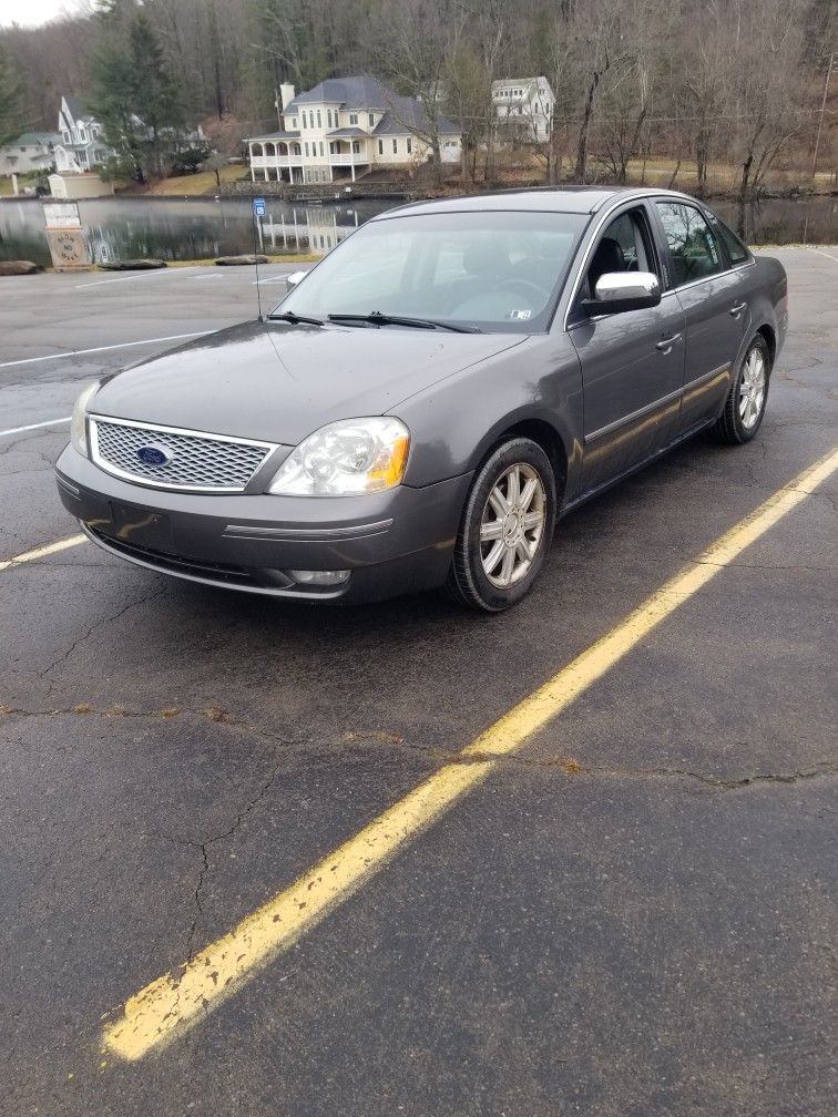 05 Ford 500. All wheel drive.