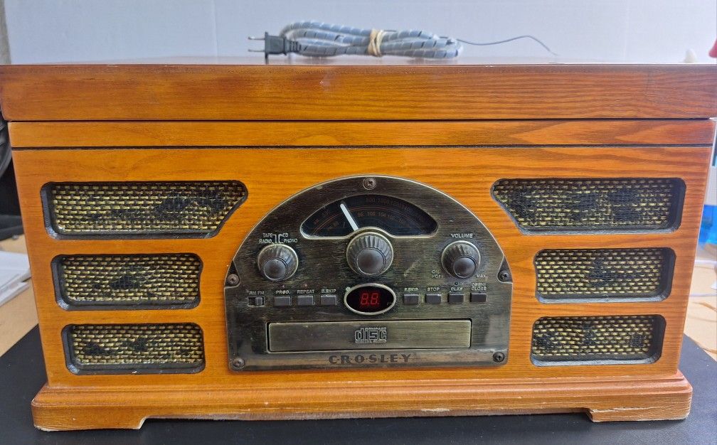 CROSLEY TURNTABLE CR66