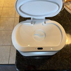 Munchkin Touch free Baby Wipe Warmer With Nightlight 