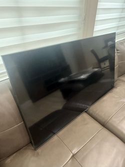 55” Samsung TV with Wall Mount — GREAT CONDITION (like new)