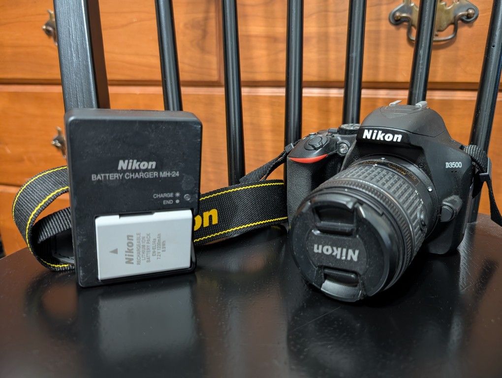 Nikon D3500 (Like New)