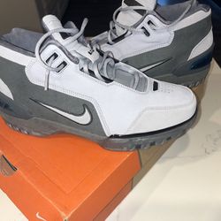 LeBrons Men’s Size 11.5