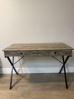 Modern Wood & Metal Desk – Great Condition