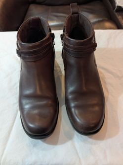 Clarks Lea Kittredge Brown Leather Side Zip Ankle Boots, Women's Size 7.5