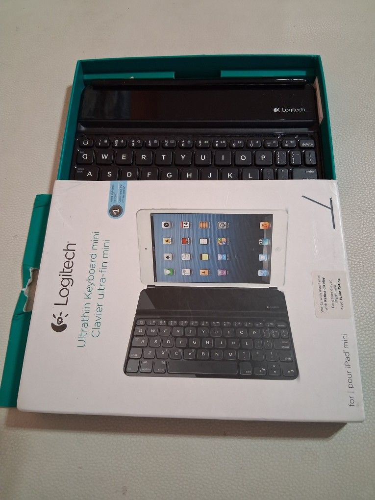 Bluetooth Logitech ULTRATHIN KEYBOARD Mini.., BRAND NEW ,, Working Perfect $10 .. Hablo Espanol