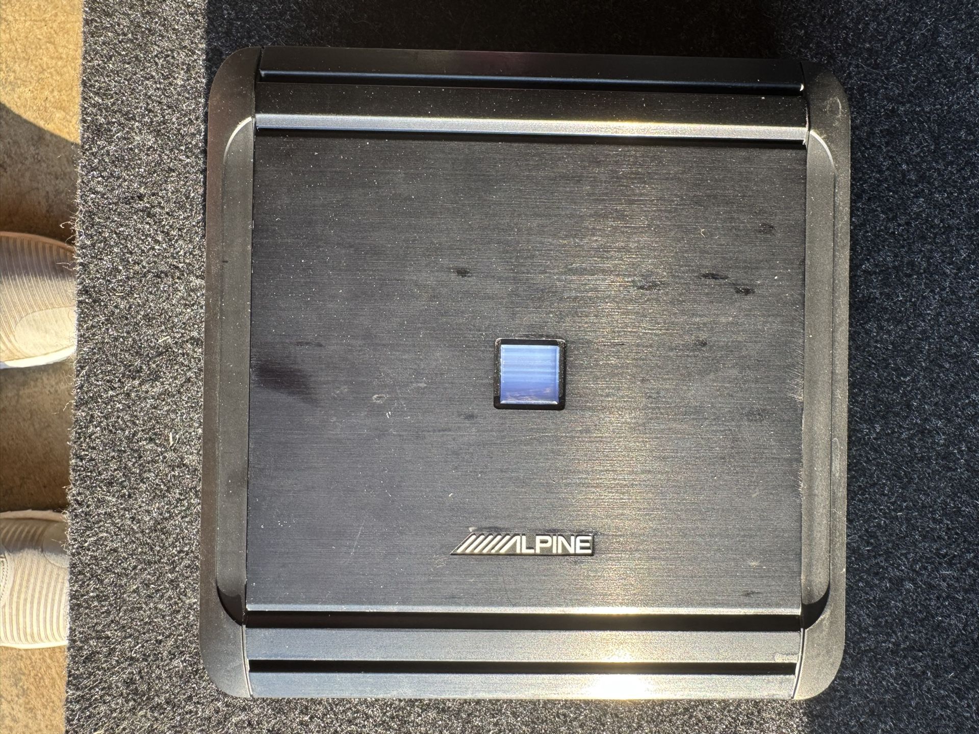 Alpine MRV-M500 Amp