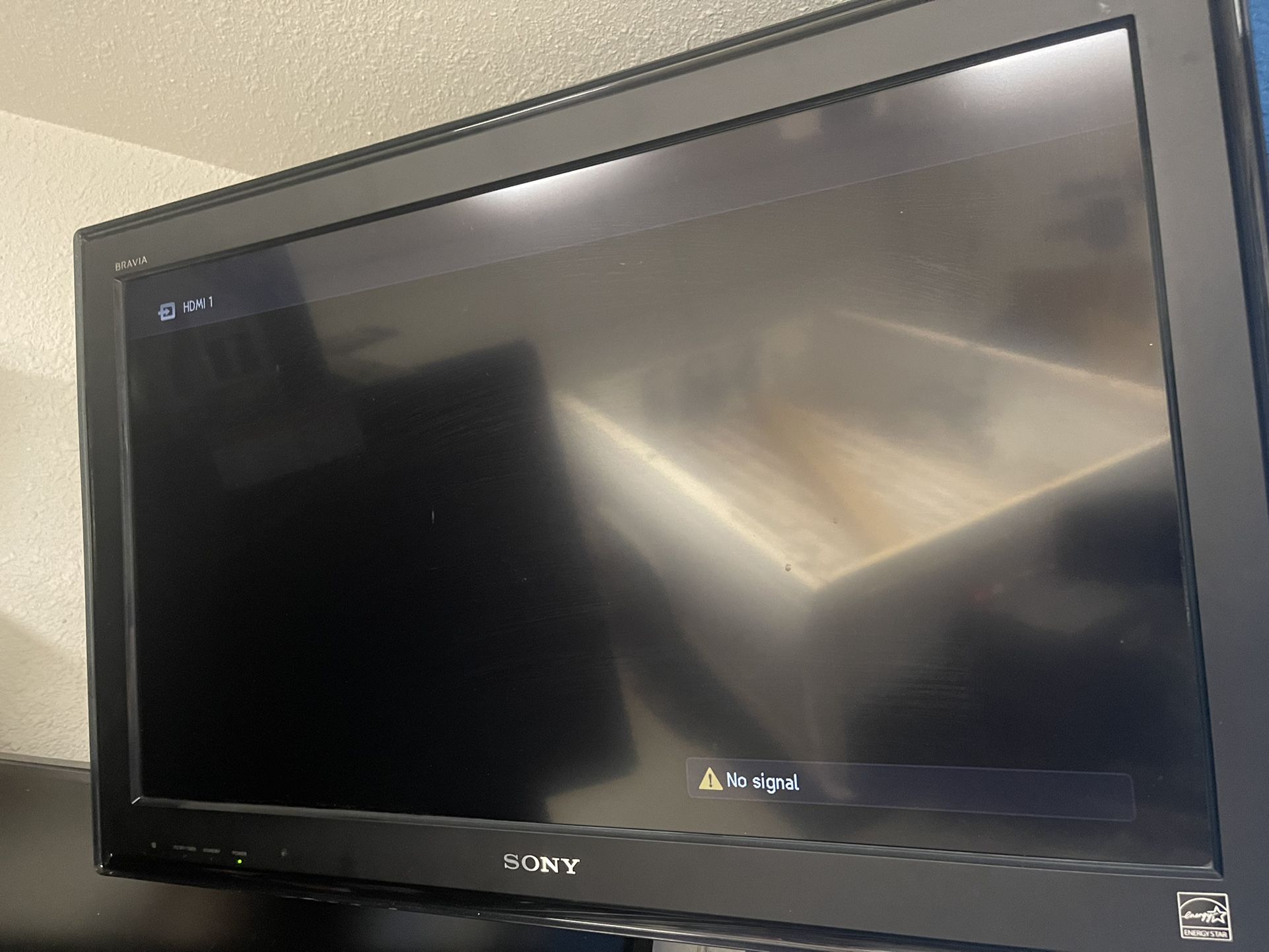 32in Tv With Remote And Wall Mount Not Smart