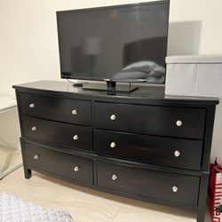 Dresser & Nightstand 