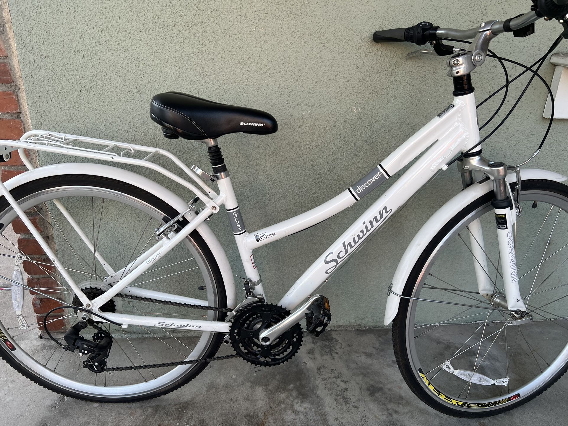Schwinn Discover City Series hybrid Bicycle is available for purchase on au  PAY Market - Imported Goods Online Store Co.Ltd. | au PAY Market - Online  Shopping Site