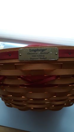 1999 Christmas round popcorn basket