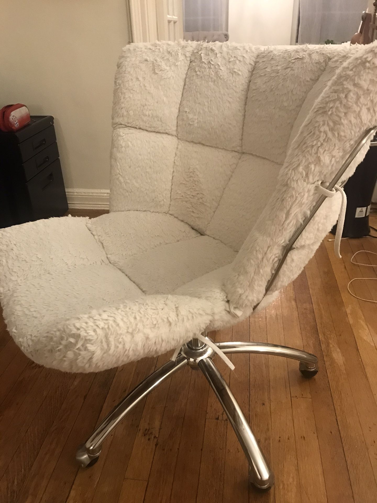 Pottery Barn White Desk Chair