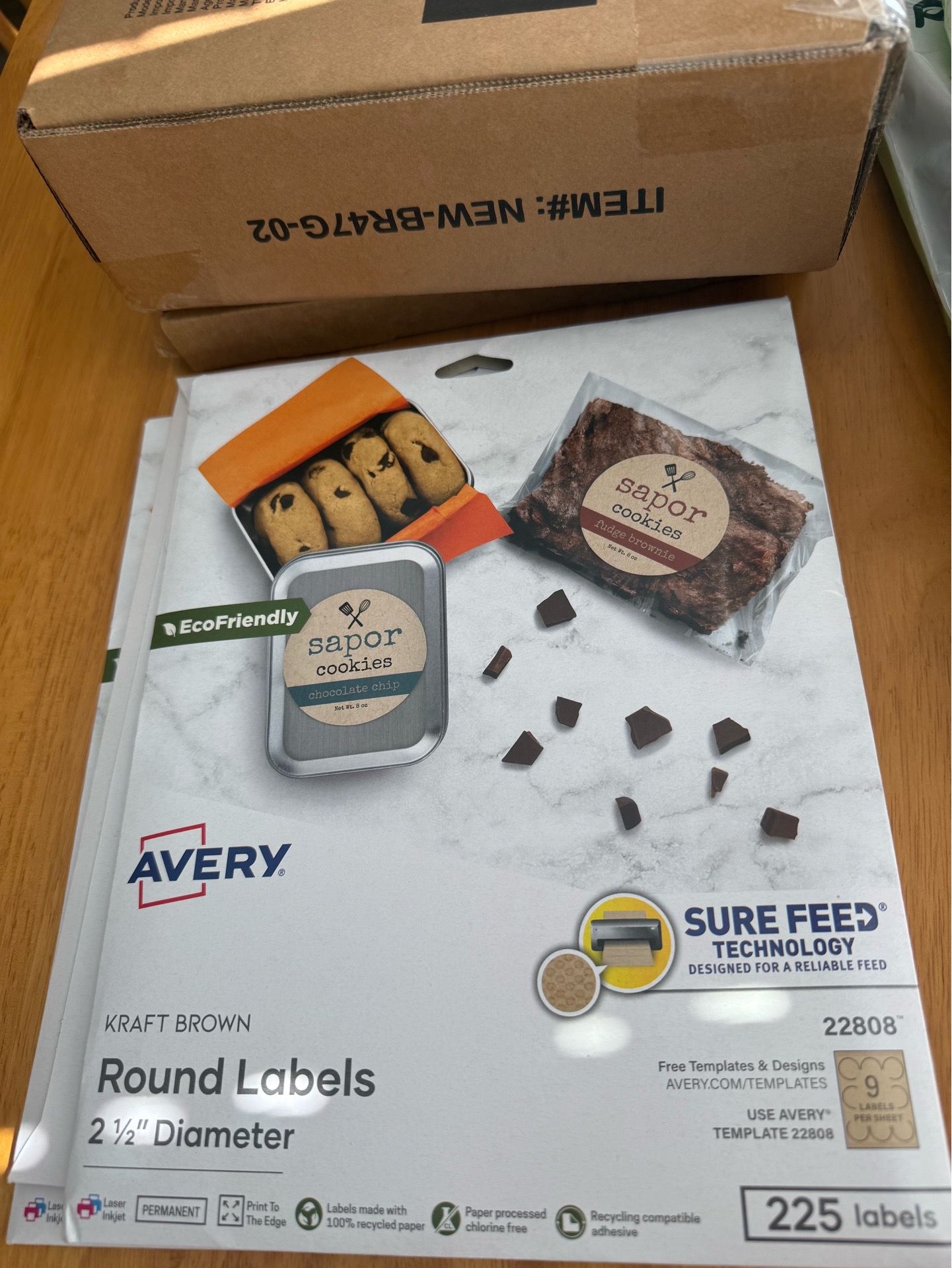 Avery Kraft Brown Round Labels with Sure Feed Technology, 2.5 inches in diameter—ideal for personalizing products and gifts with a rustic touch. Come