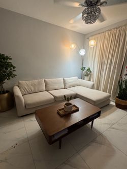 Sectional sofa with chaise