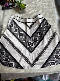 White House Black Market Women's Skirt Size 4