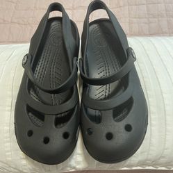 Crocs For Big Girls Size 1.. Perfec Conditions And Clean 