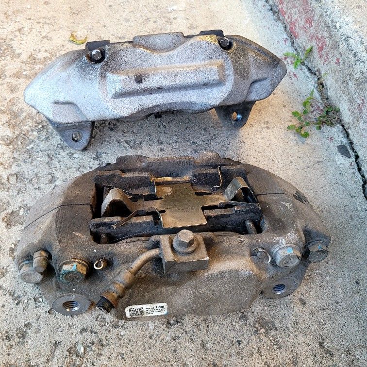 2021 Silverado Calipers 4 Pistons for Sale in Los Angeles, CA OfferUp
