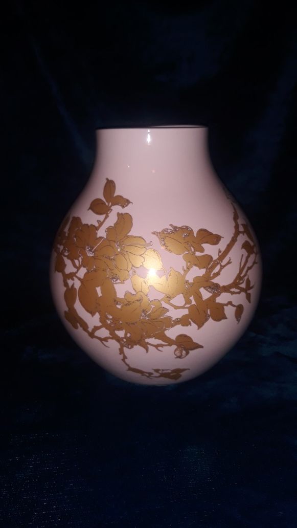 Flower vase/ Jarron decorativo.