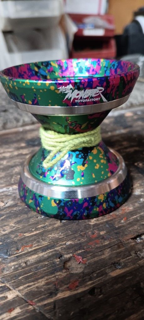 YOYO FACTORYs MEGA MONSTER