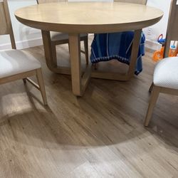 Round Dining Table And 4 Chairs 