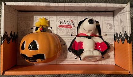 Adorable Woodstock and Snoopy Halloween salt shakers