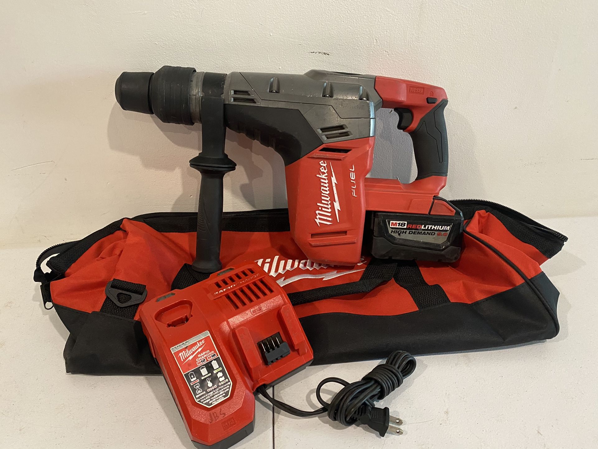 Milwaukee M18 FUEL 18-Volt Lithium-Ion Brushless Cordless 1-9/16 in. SDS-Max Rotary Hammer with Free HIGH OUTPUT 9.0 Ah Battery