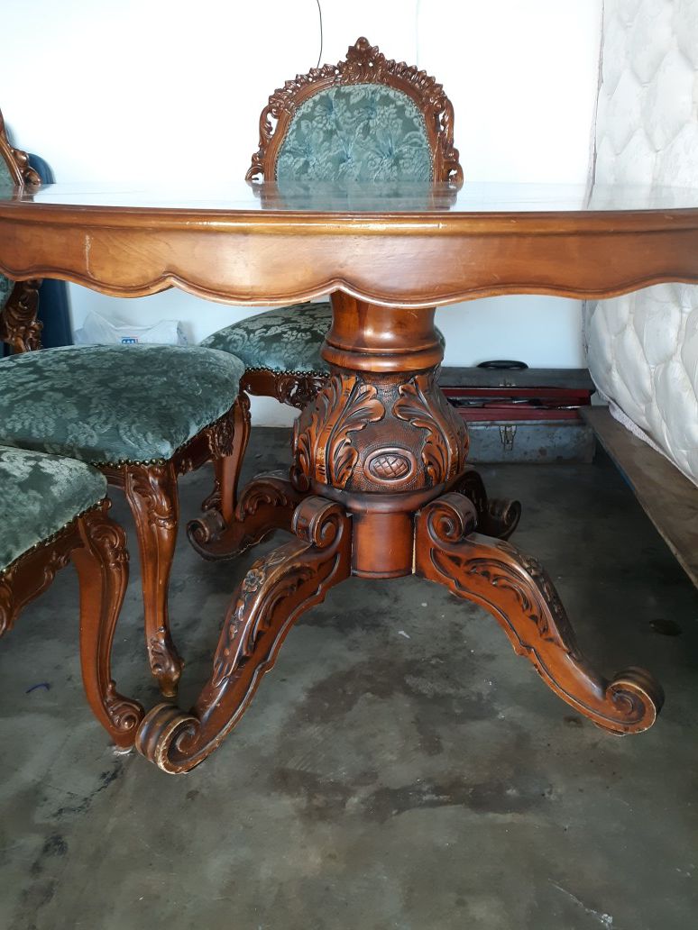 Antique Round Table with 4 chairs