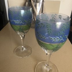 2 Wine Glasses