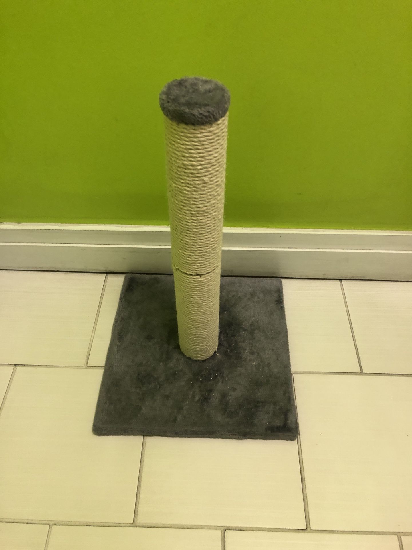 Heritage 65 cm tall cat scratching post