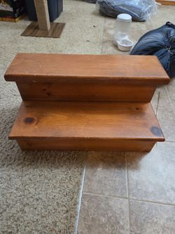 Step stool with compartment
