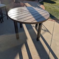 42" Round Outdoor Table